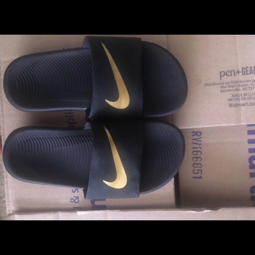 Kids Nike slides like new